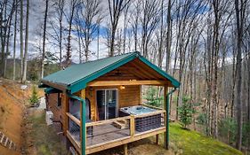 Superb Bryson City Studio Cabin With Hot Tub And Patio!