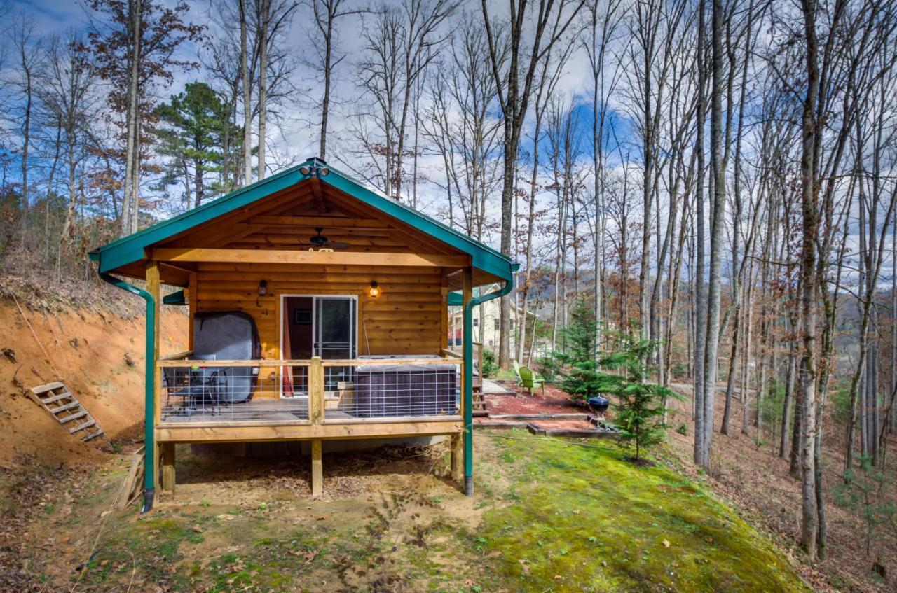 Superb Bryson City Studio Cabin With Hot Tub And Patio! Exterior photo