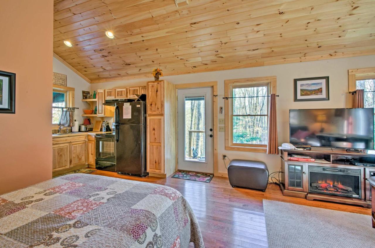 Superb Bryson City Studio Cabin With Hot Tub And Patio! Exterior photo